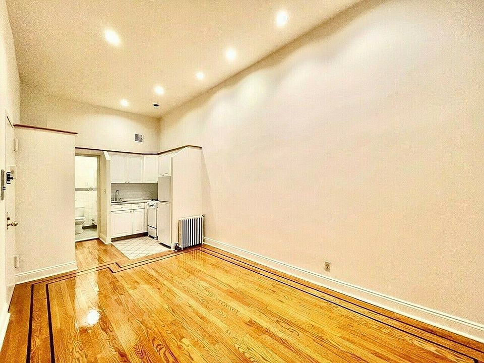 1st image of 531 W 45th St APT 1B