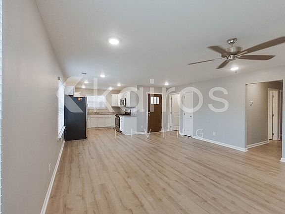 3rd image of 100 Denise Dr