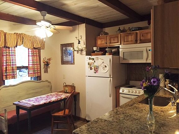 2nd image of 100 Hemlock Cir
