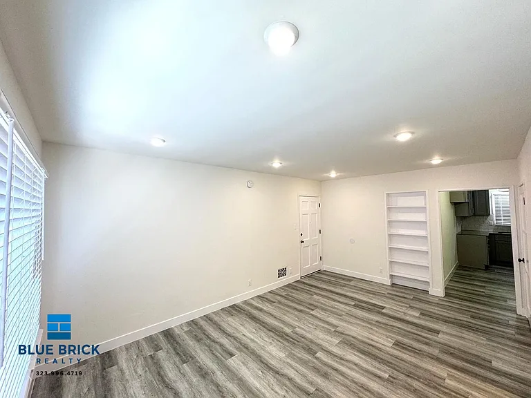 512 N Normandie Ave #4 — Photo 2