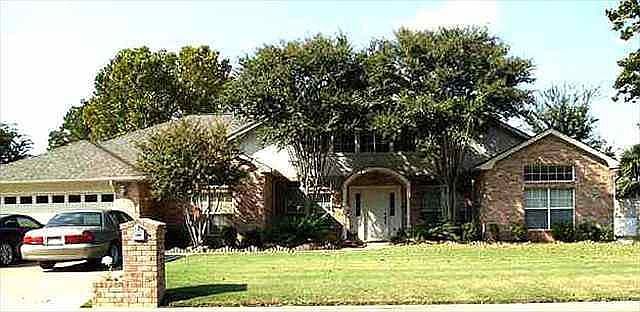 1st image of 202 Meadowlakes Dr