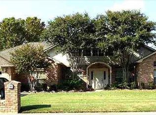 202 Meadowlakes Dr, Meadowlakes, TX 78654