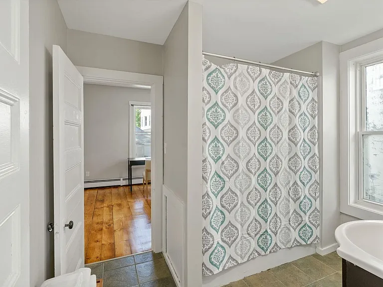 109 Woodford St — Photo 12