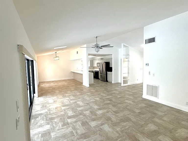 1128 Rainwood Cir — Photo 13