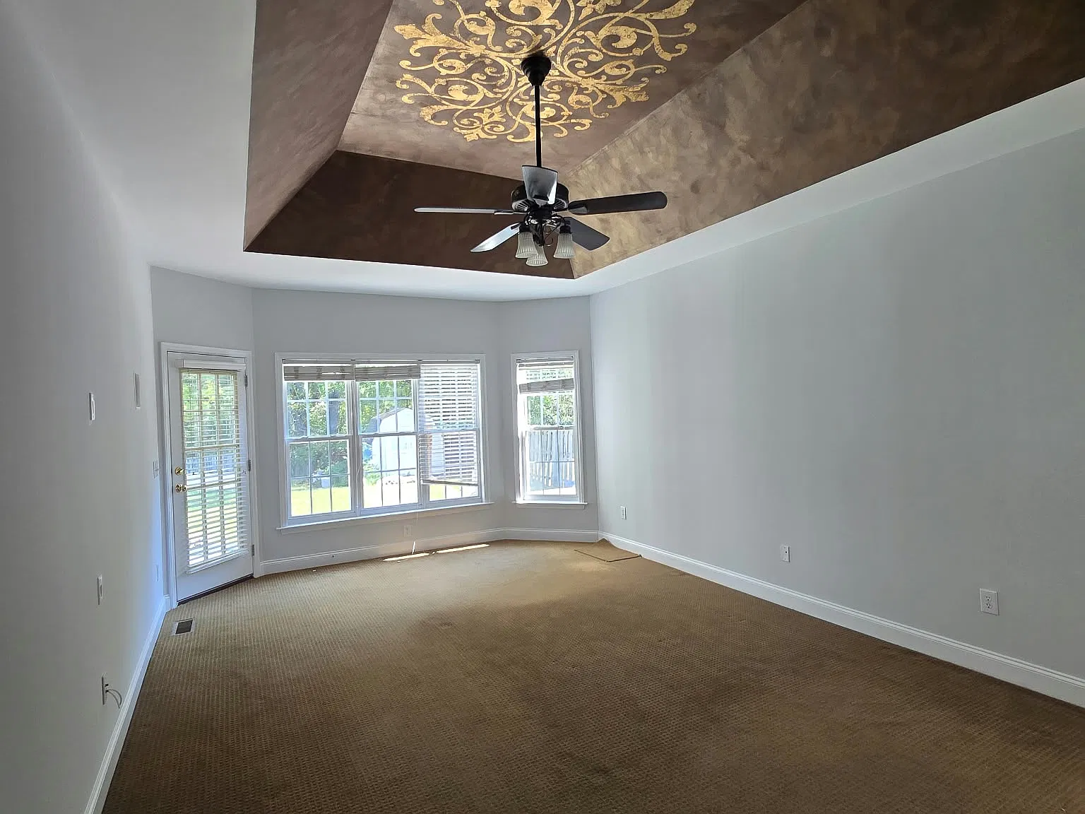 5 bed, 3.5 bath, 3900 sqft, $2,790 — Photo 4
