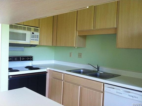 3rd image of 1328 Cliffridge Ln