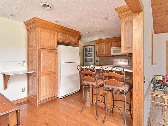 5th image of 388 Morgan Ct