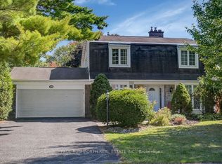 10 Cosburn Ave, Ottawa, ON K2H8A1