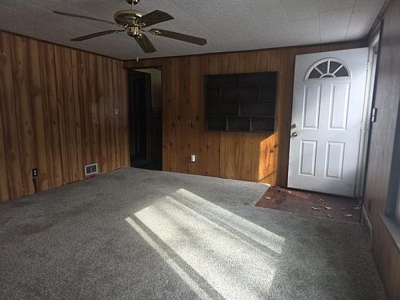 3rd image of 8446 Bamfield Rd