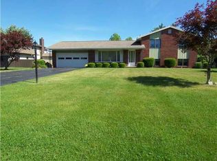 8 Dundee Dr, Rochester, NY 14626