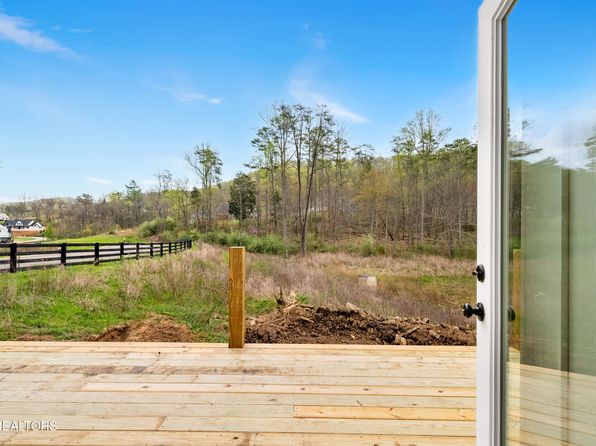 101 Cherry Oak Dr, Oak Ridge, TN 37830