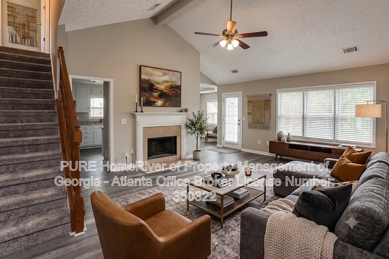 3 bed, 2.0 bath, 1714 sqft, $2,045 — Photo 2