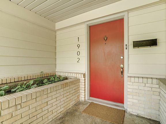 4th image of 1902 Elmwood Blvd