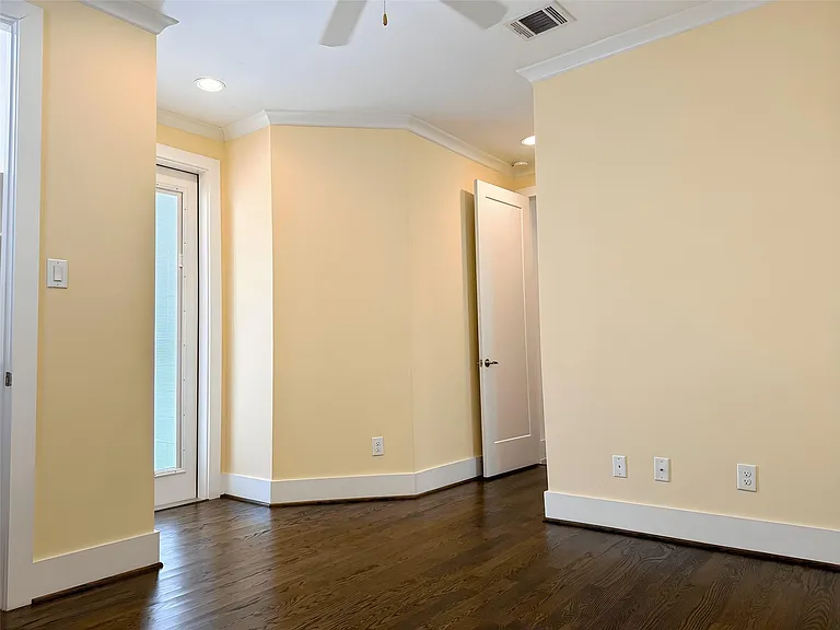 2115 Detering St — Photo 21