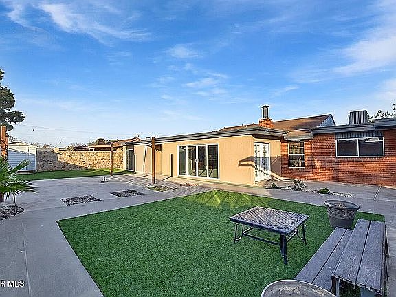 23rd image of 3709 Roslyn Dr