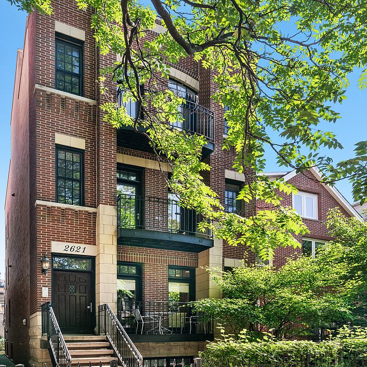 1st image of 2621 N Wilton Ave #2