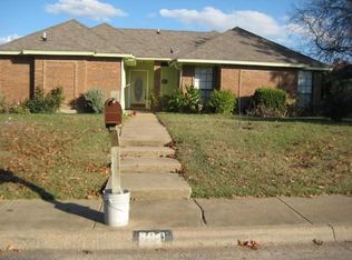 800 Andalusia Trl, Desoto, TX 75115