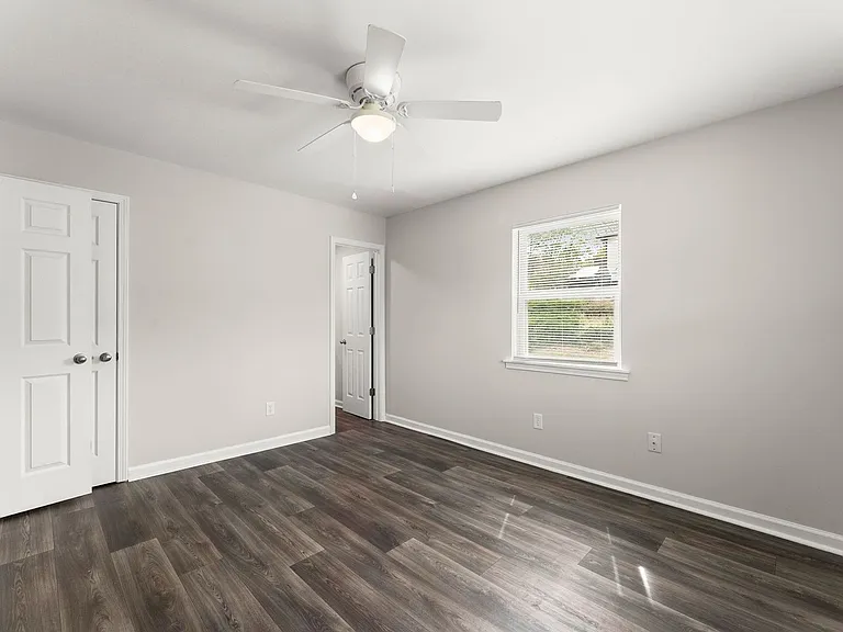 Forsyth Flats — Photo 13