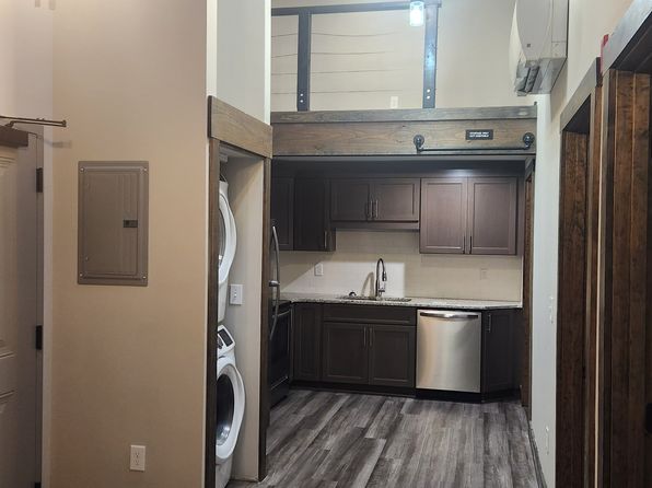 671 W King St #205