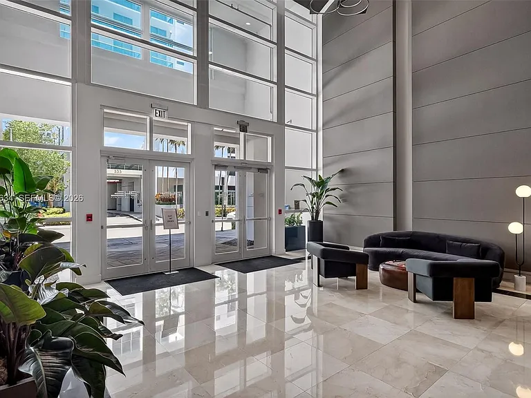 350 NE 24th St #609 — Photo 3