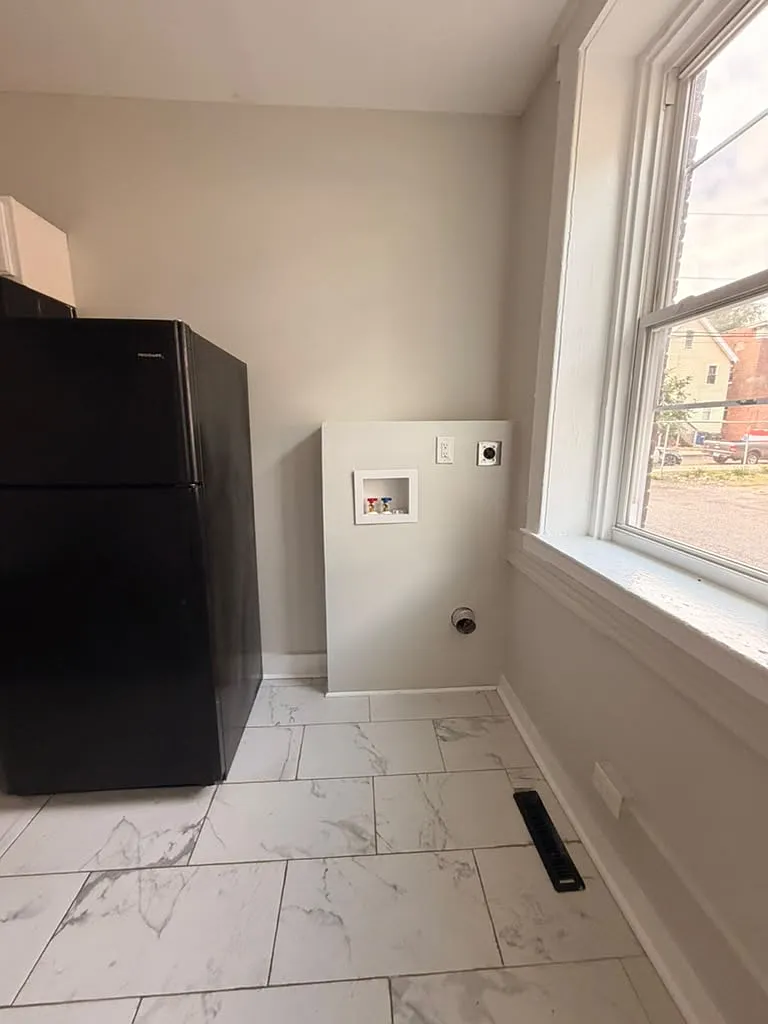 176 Frank St — Photo 1
