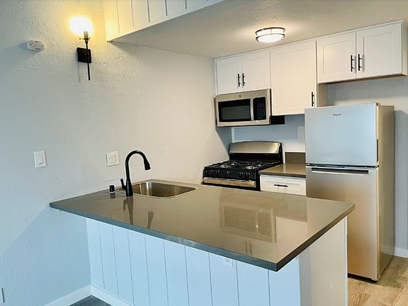 4th image of 11443 Emelita St #103