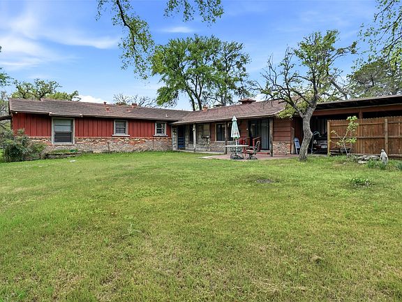 3rd image of 205 Lakeridge Rd