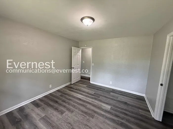 3318 Bonds Ave — Photo 8