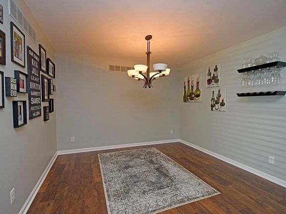 5th image of 6856 Fox Hill Ln