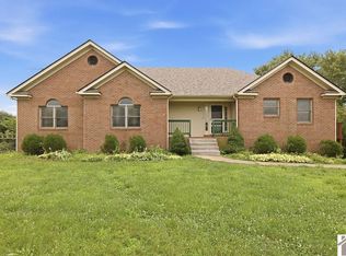 97 Camelot Dr, Cadiz, KY 42211