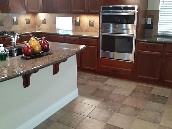 NEW. GE MICROVEWAVE AND OVEN COMBO.