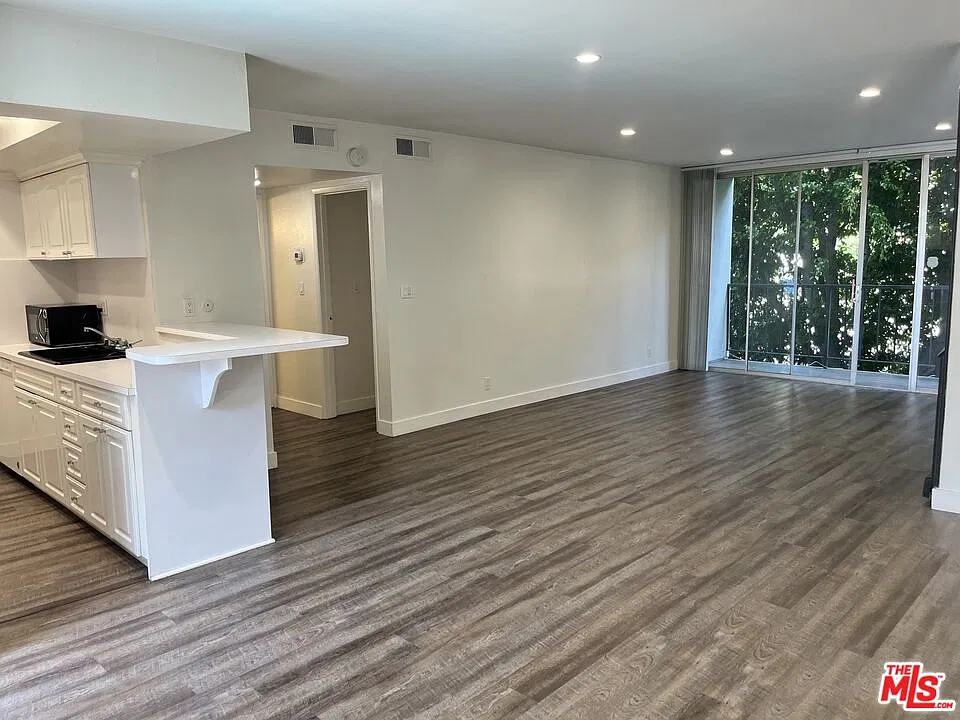 2 bed, 2.0 bath, 1145 sqft, $3,675 — Photo 4
