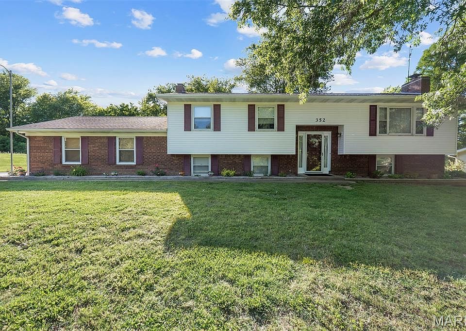1st image of 352 Rolling Hills Dr