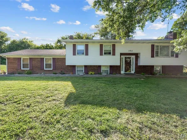 352 Rolling Hills Dr, Cape Girardeau, MO 63701