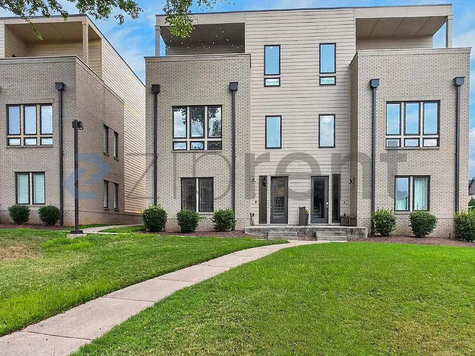 719 Douglas Ave #13