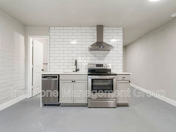 3rd image of 2618 E 8th St #A
