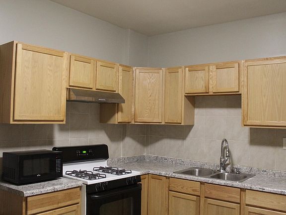 2nd image of 1827 N Keeler Ave #1