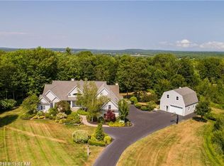 17 Farm Brook Ln, Falmouth, ME 04105