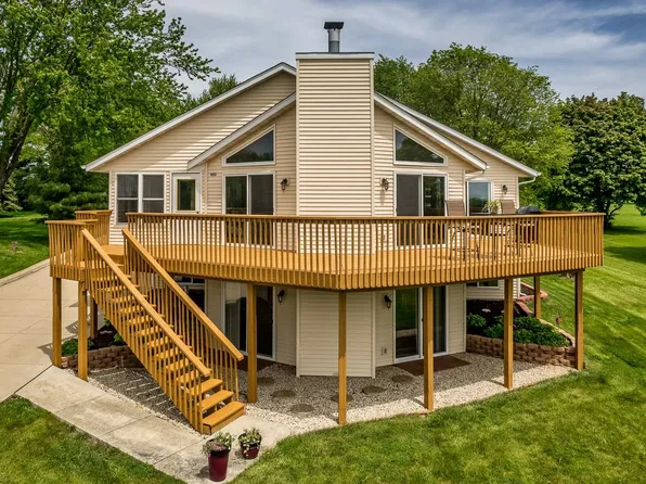 1573 Chadbourne Dr, Davis, IL 61019