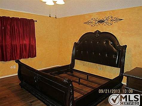 3rd image of 1112 Waterview Ln