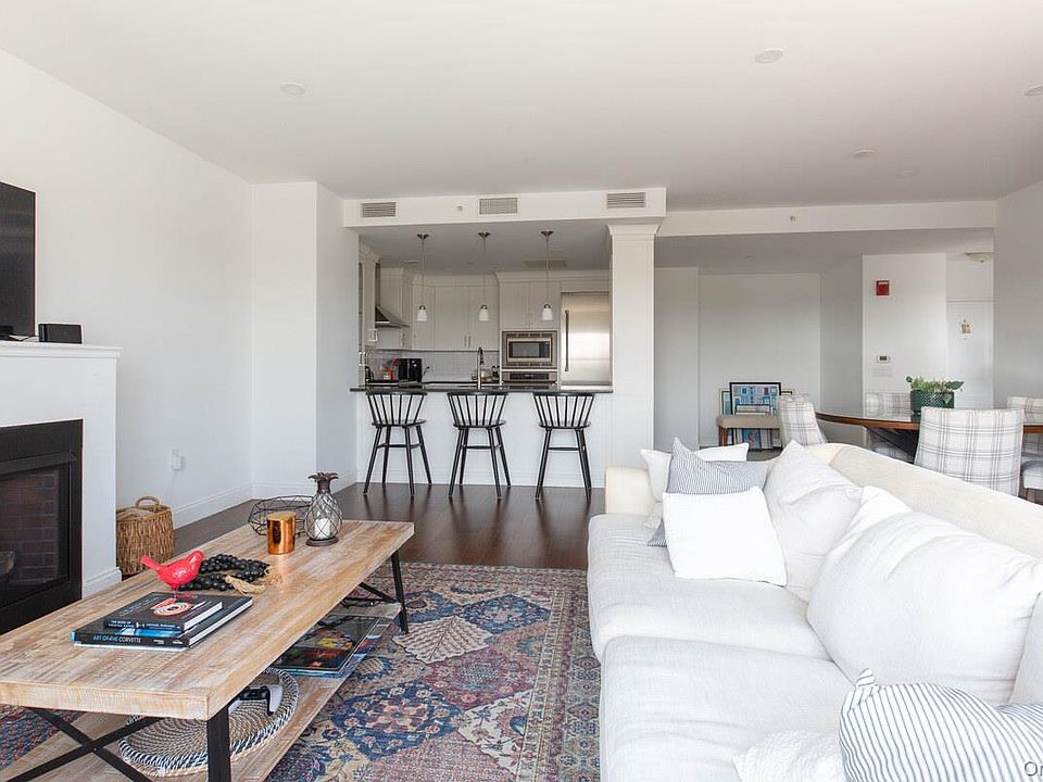 1st image of 10 Byron Place #803