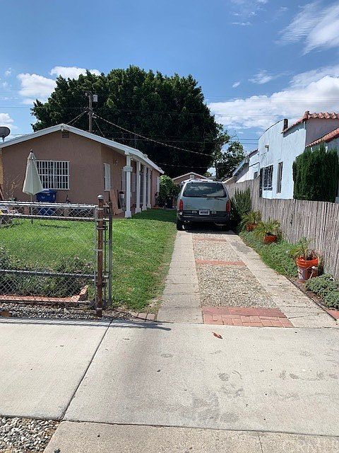 1st image of 1532 W 60th Pl