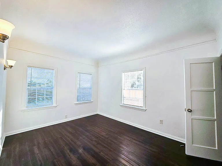 1036 W 64th St #1036 — Photo 15