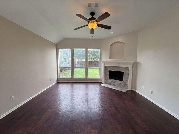 3rd image of 1441 Forest Oaks Ct
