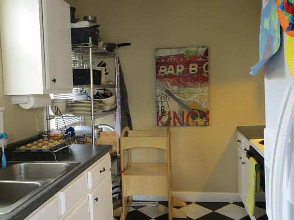 Ceramic tile floor, appliances included