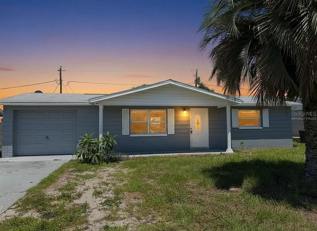 3 bed, 2.0 bath, 936 sqft, $2,000 — Photo 1