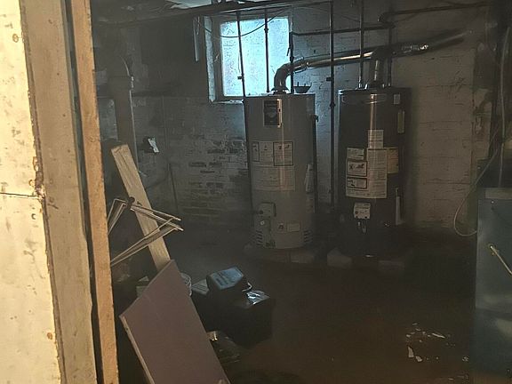 5th image of 16 Cedar St