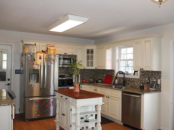 5th image of 122 Ford Hill Ln