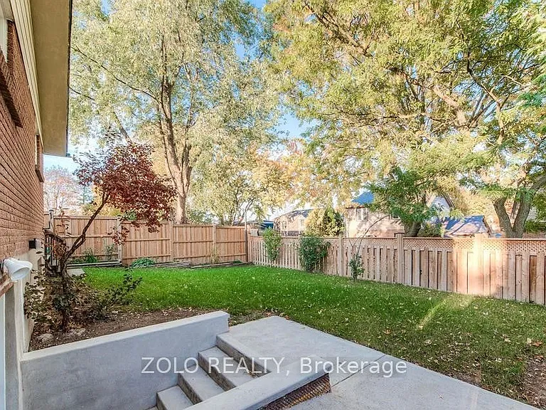 15 Nathaniel Cres #UPPER — Photo 16
