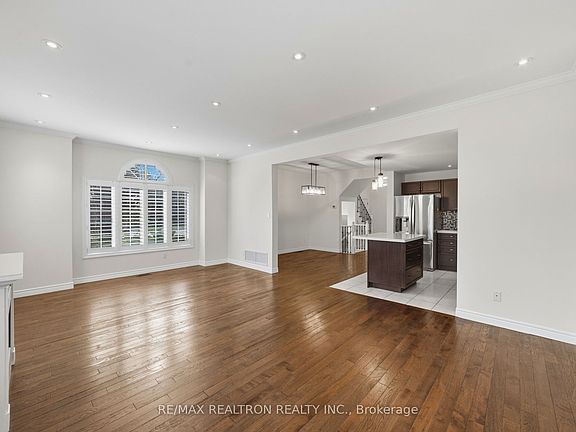 4th image of 876 Golf Links Rd #1
